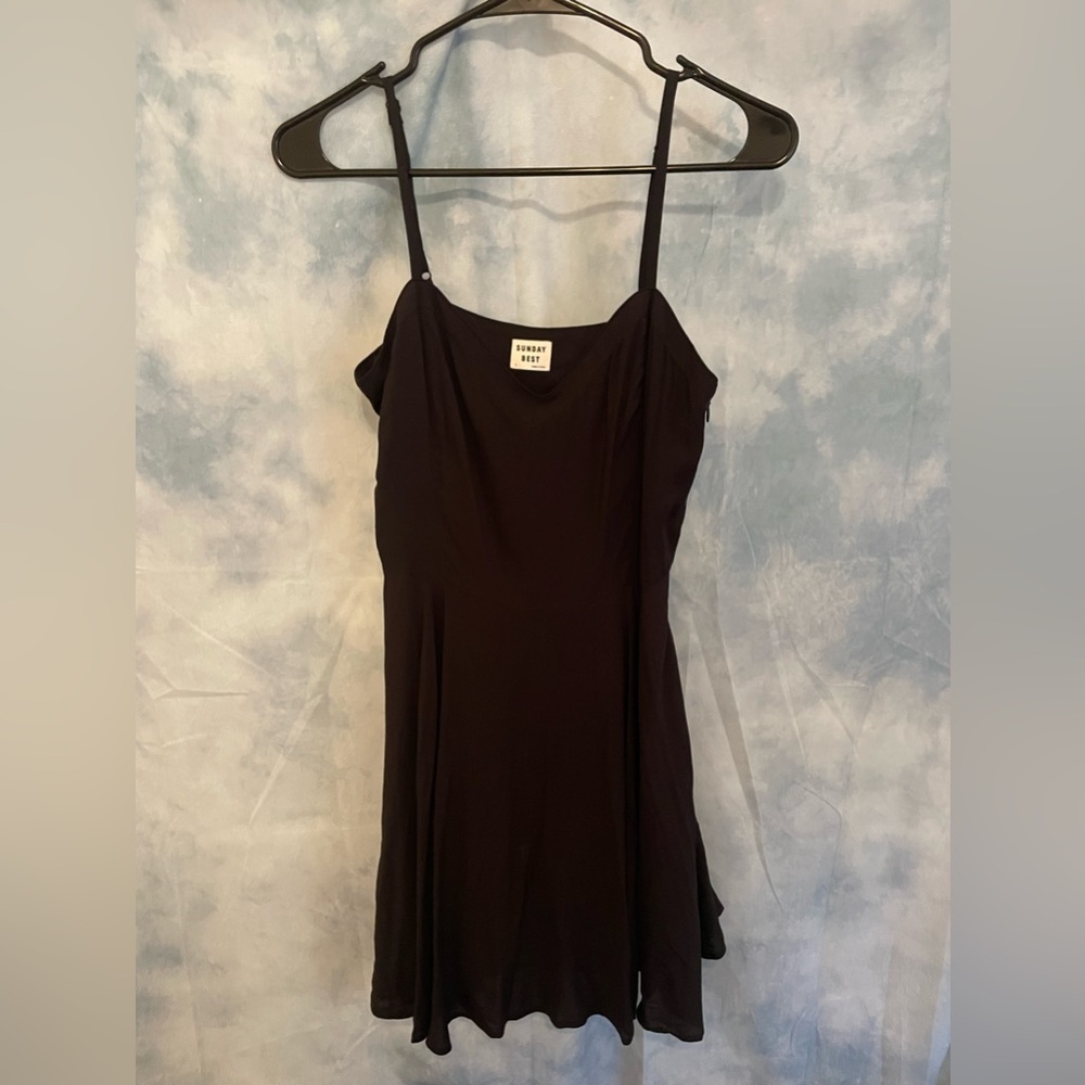 Sunday best • gorgeous little black dress • size 6